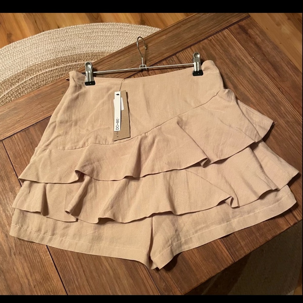 Tan skort